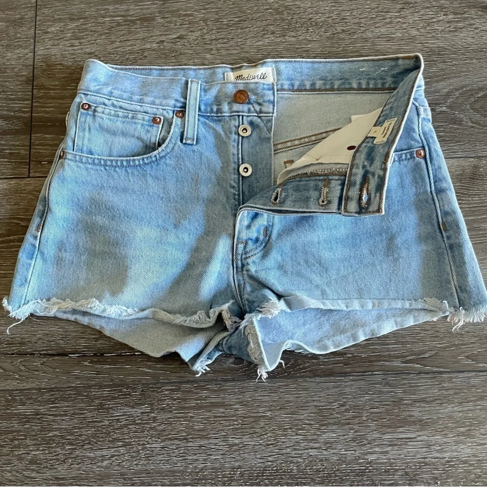 Madewell Relaxed Denim Shorts Medium wash Size 25